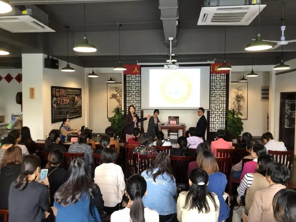 昆山高新区妇联模拟“家事公众评判庭”进社区